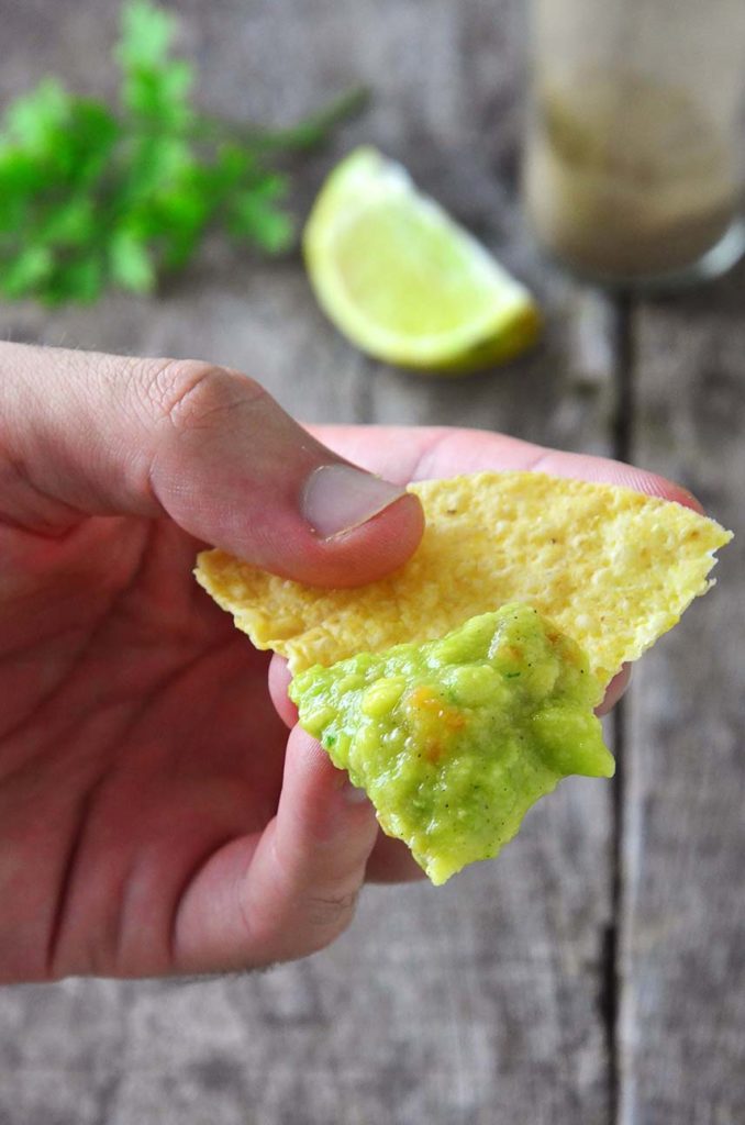 Nacho com guacamole