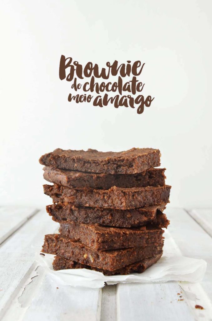 Brownies de chocolate empilhados