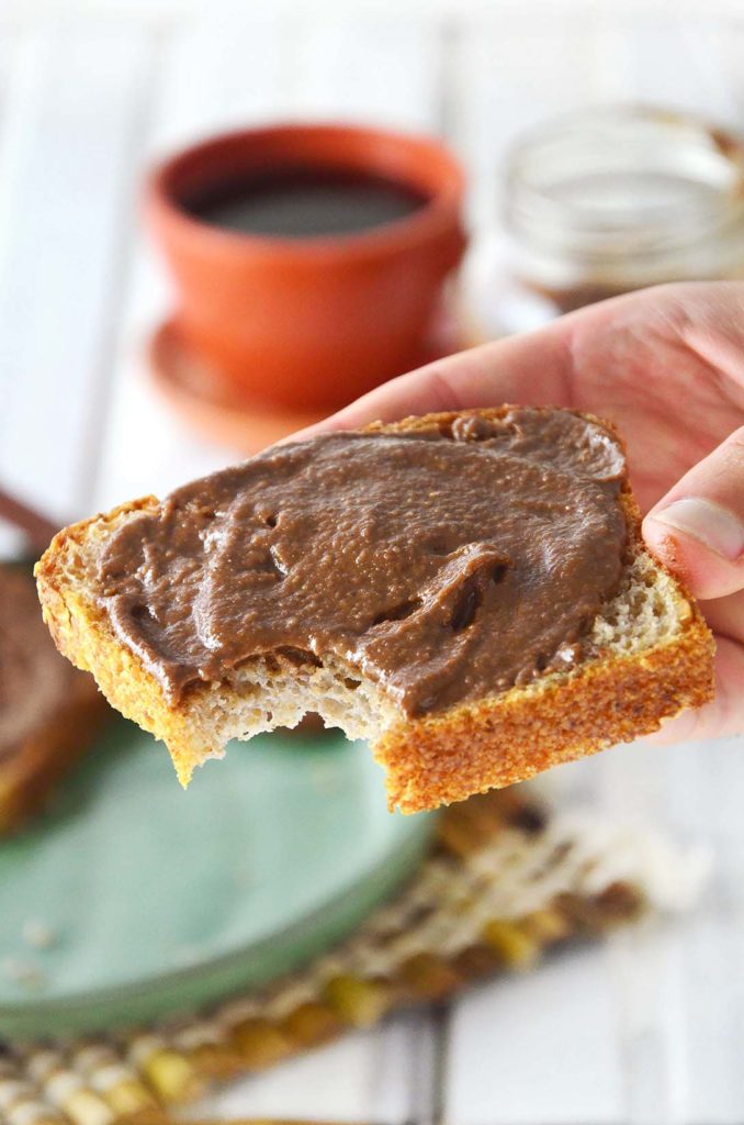 Pão com creme de avelã com cacau