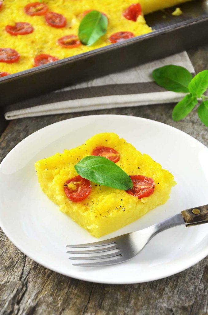 Pedaço de torta de polenta