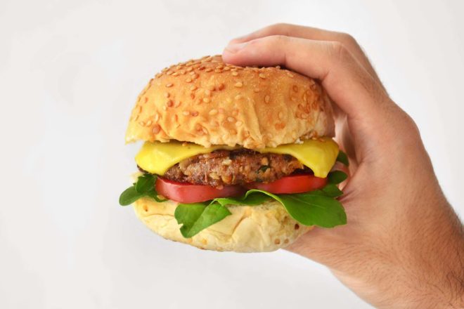 VEGGIE BURGERS PARA TODO MUNDO - HAMBÚRGUERES VEGANOS E VEGETARIANOS