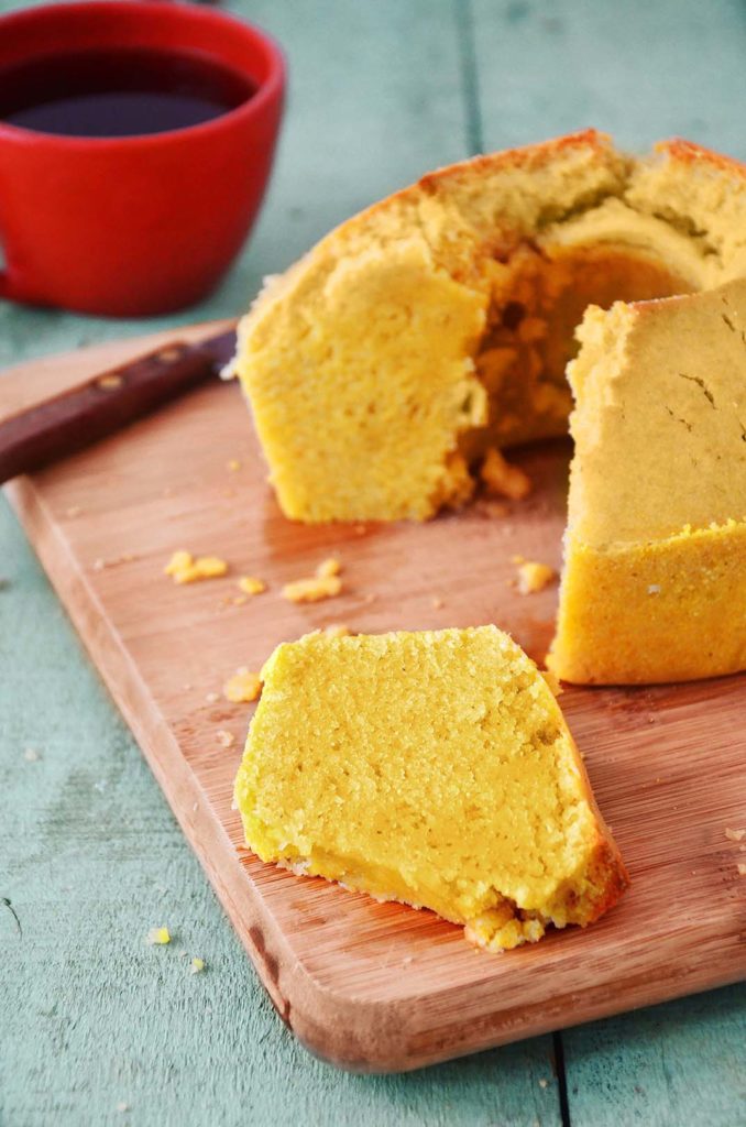 Bolo de fubá vegano.