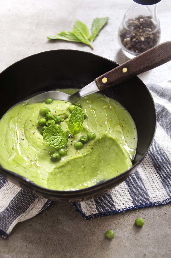 sopa-cremosa-de-ervilha-com-hortela